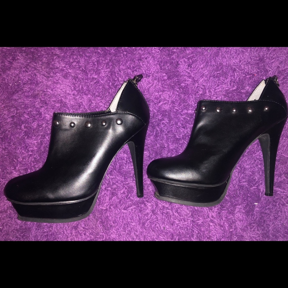 Guess boots , size 8